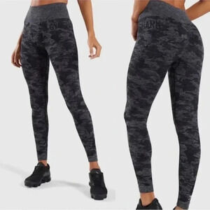Adapt Black Camo Seamless
Cinch Scrunch Butt Leggings